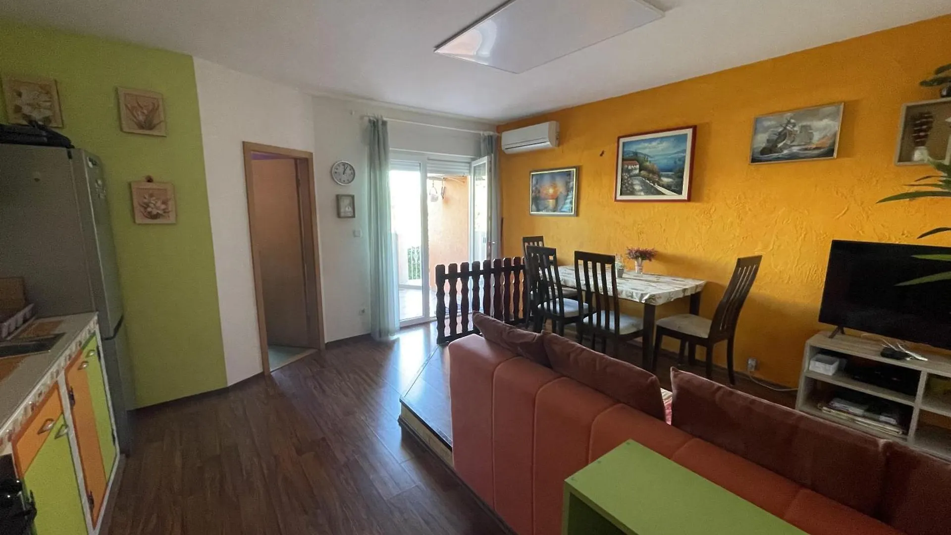 Apartment Petra With Balcony And Terrace Zambratija